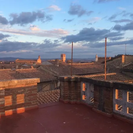 Apartment Elegant Flat With Rooftop 450 Mt From Piazza Del Campo Siena