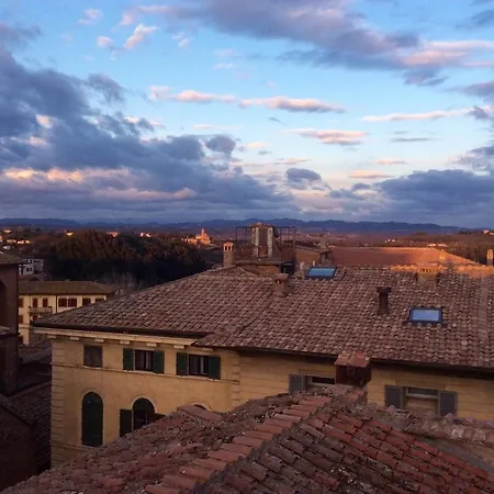 Elegant Flat With Rooftop 450 Mt From Piazza Del Campo Siena
